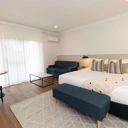 Clare Country Club Hotell Exteriör bild