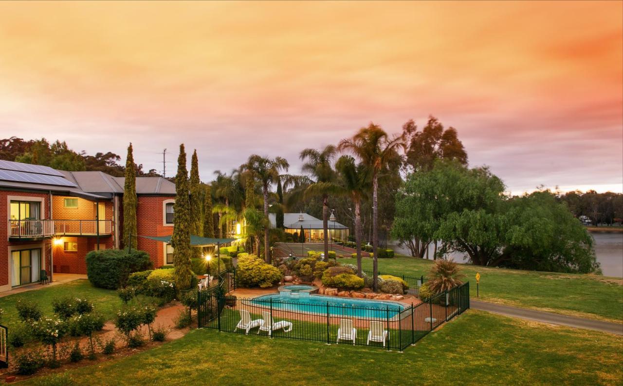 Clare Country Club Hotell Exteriör bild