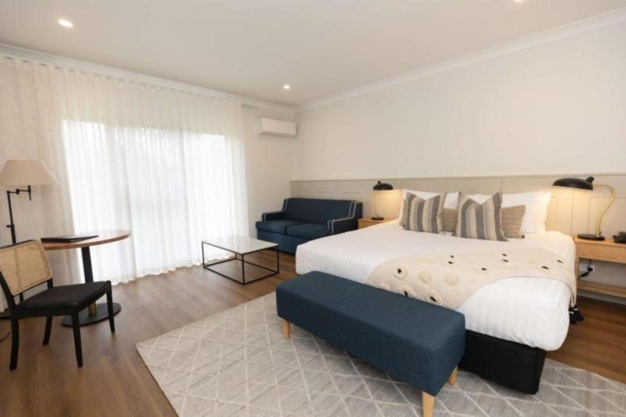 Clare Country Club Hotell Exteriör bild
