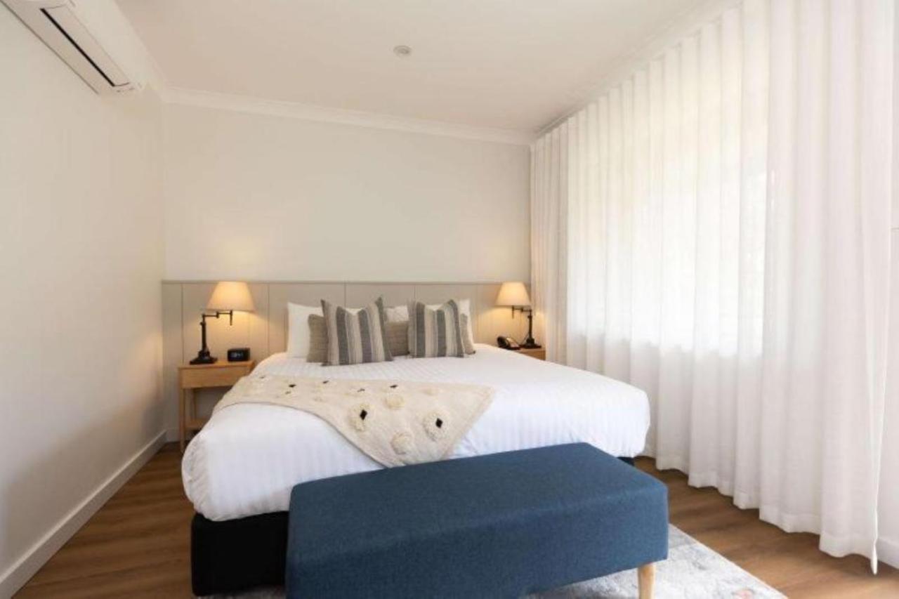 Clare Country Club Hotell Exteriör bild
