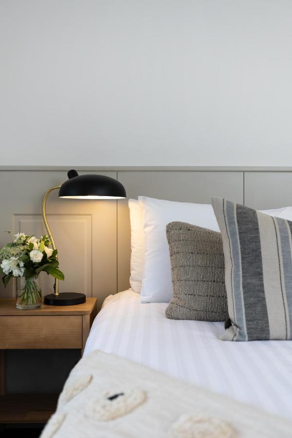 Clare Country Club Hotell Exteriör bild