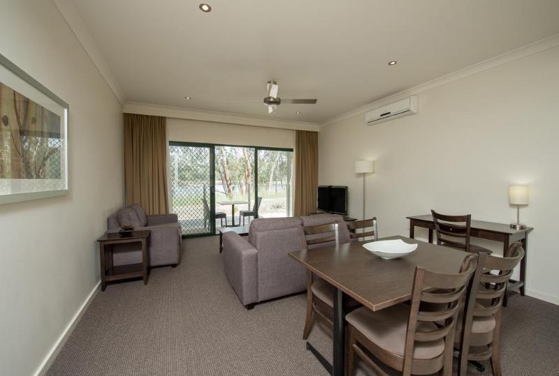 Clare Country Club Hotell Exteriör bild