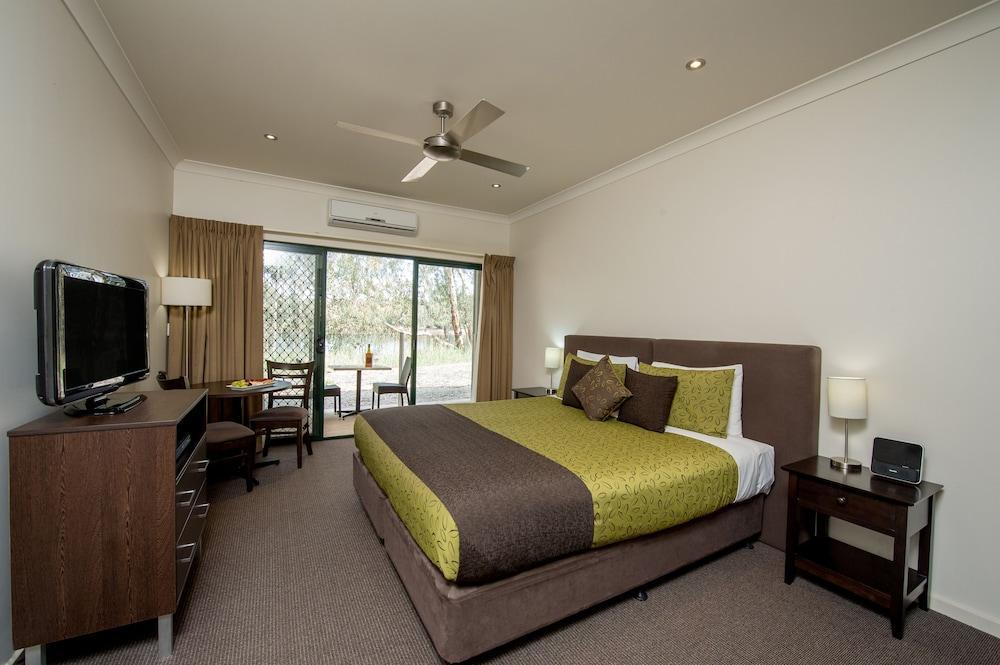 Clare Country Club Hotell Exteriör bild