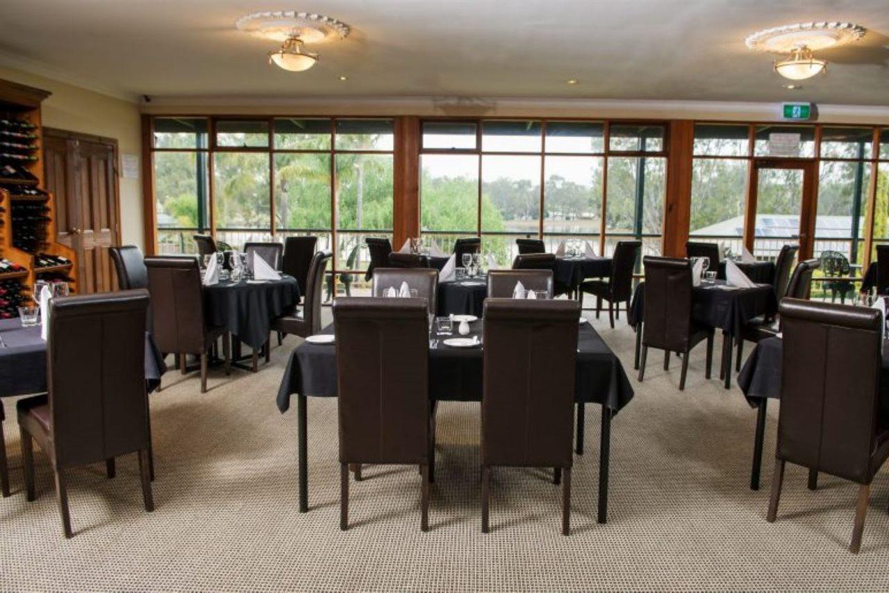 Clare Country Club Hotell Exteriör bild