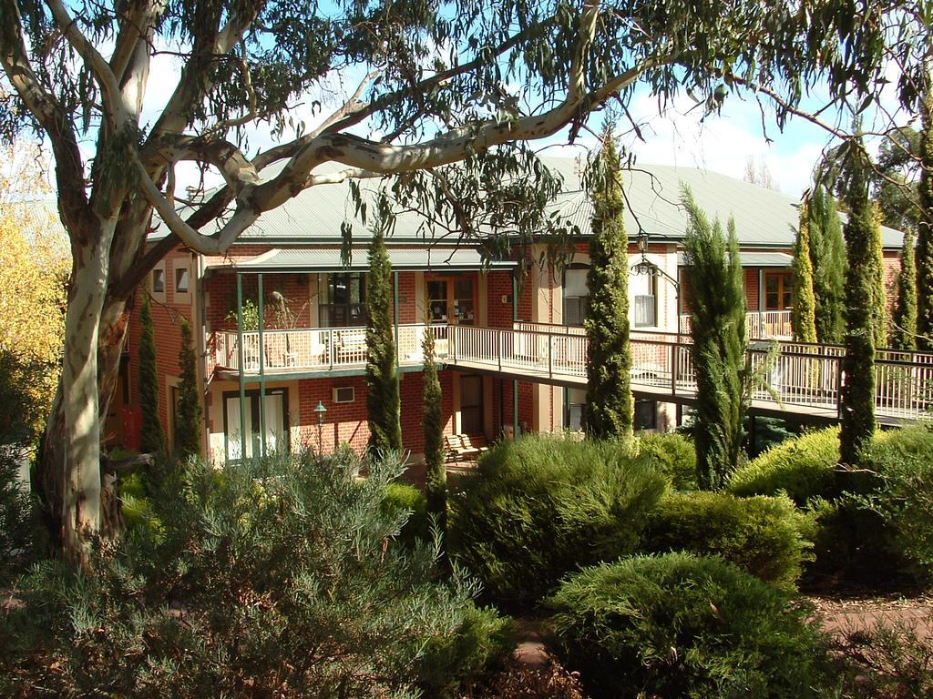 Clare Country Club Hotell Exteriör bild