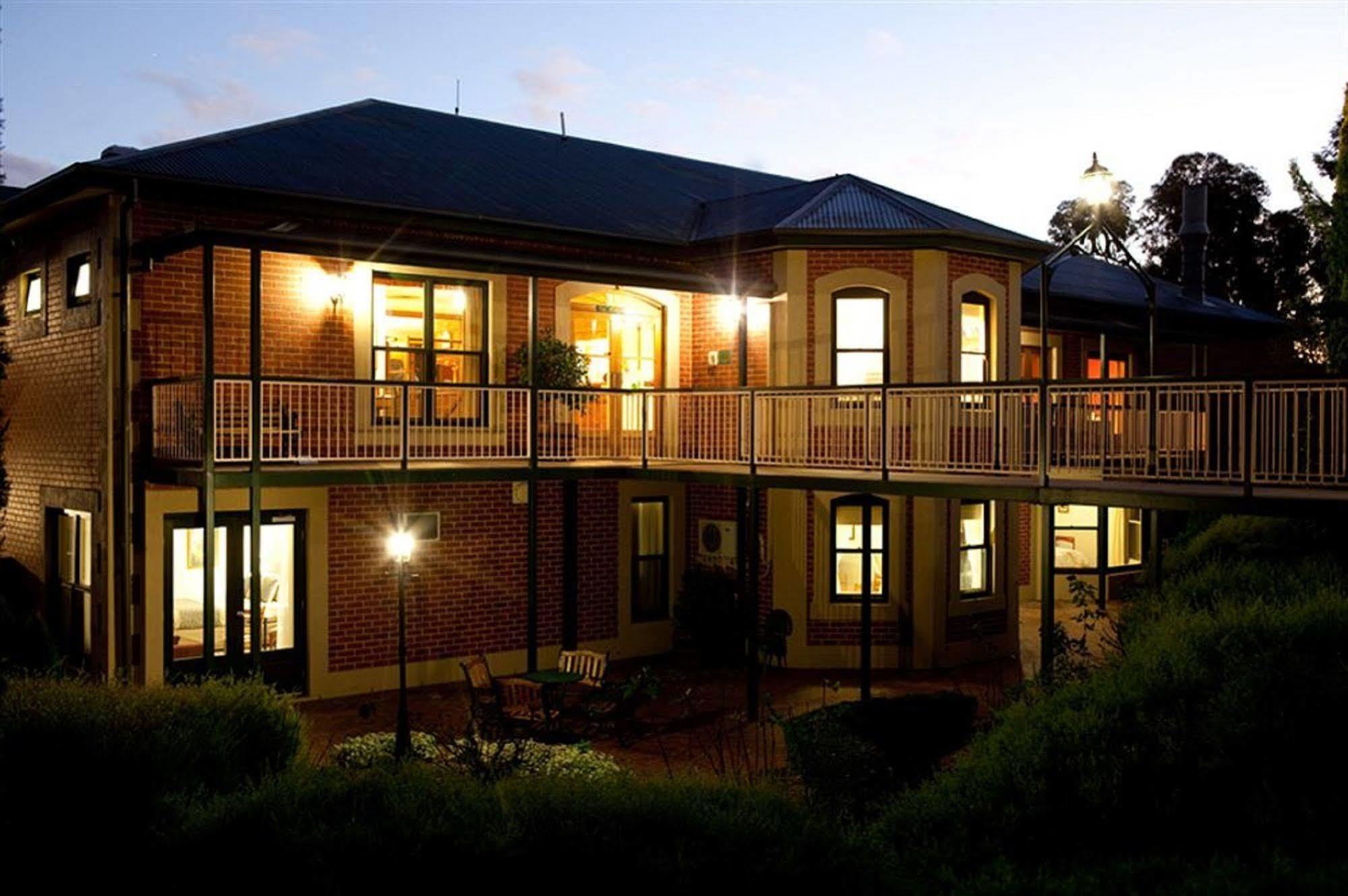 Clare Country Club Hotell Exteriör bild