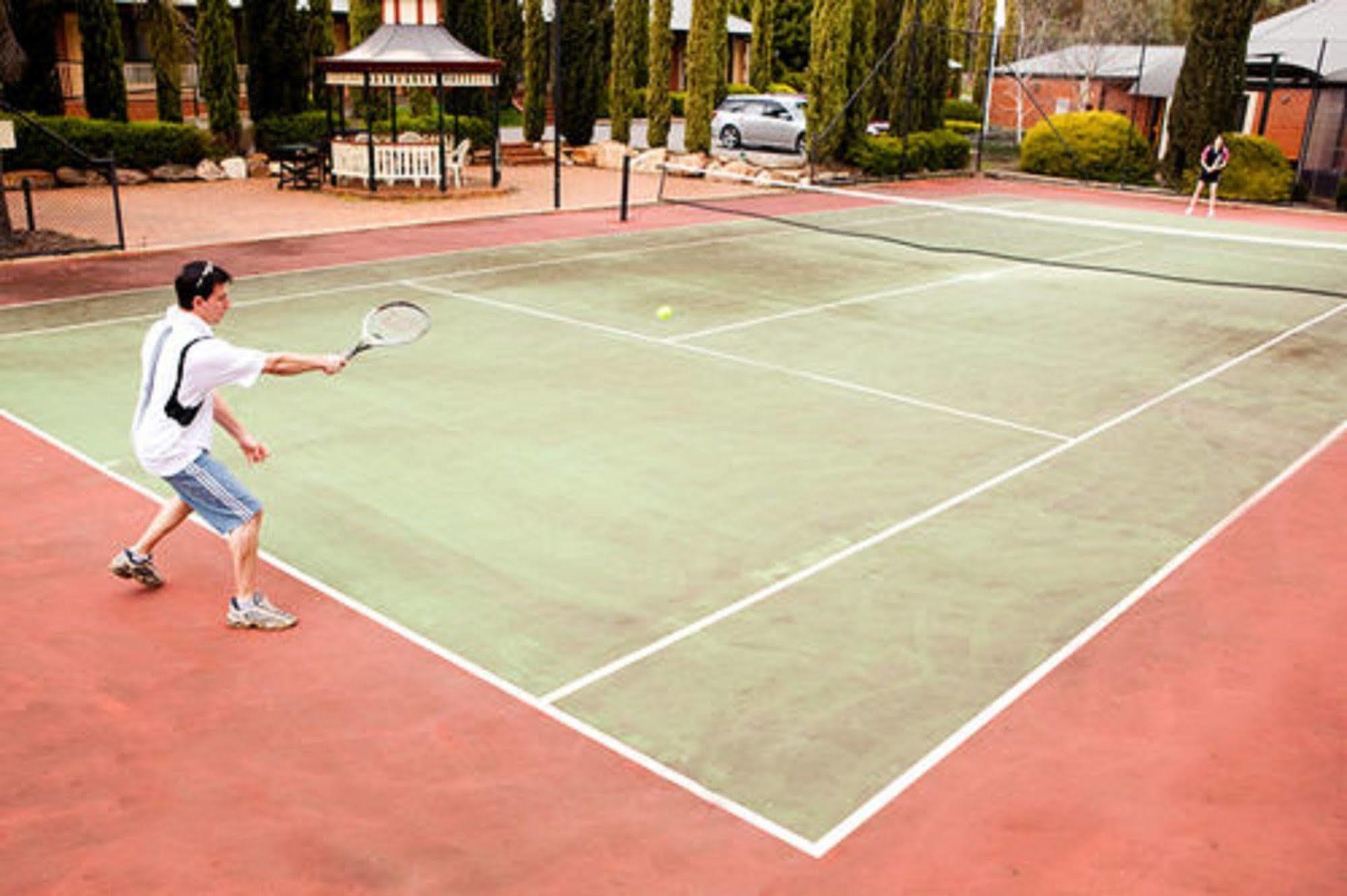 Clare Country Club Hotell Exteriör bild