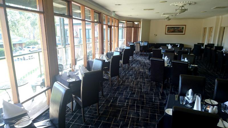 Clare Country Club Hotell Exteriör bild